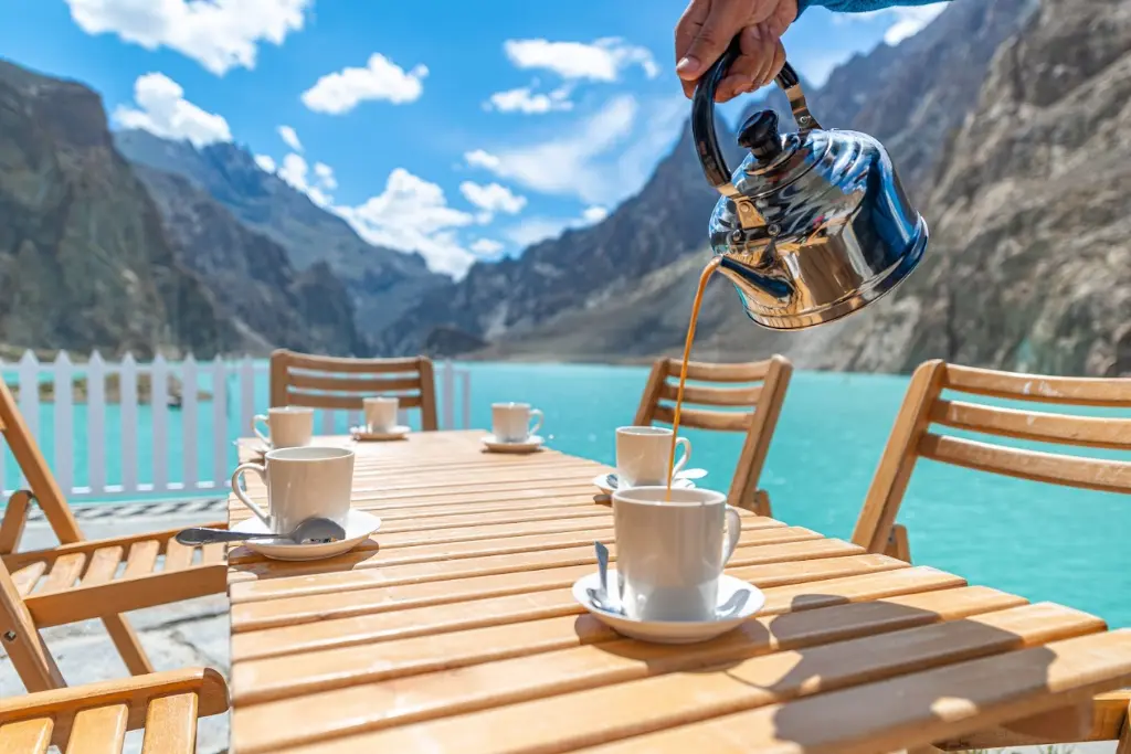 Luxus Attabad Lake Hunza.webp