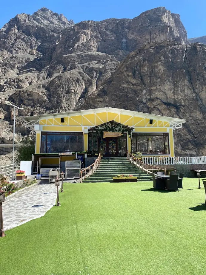 4 Days Luxus Hunza Tour Package from Skardu Airport